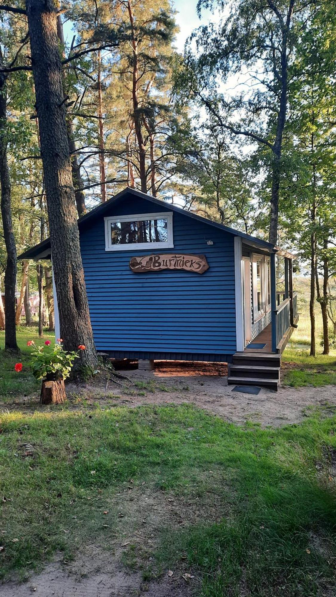 Kempings Ezerpriedes Burtnieki  Bagian luar foto