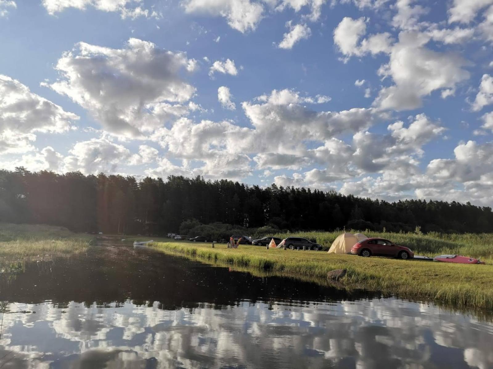 Kempings Ezerpriedes Burtnieki  Bagian luar foto