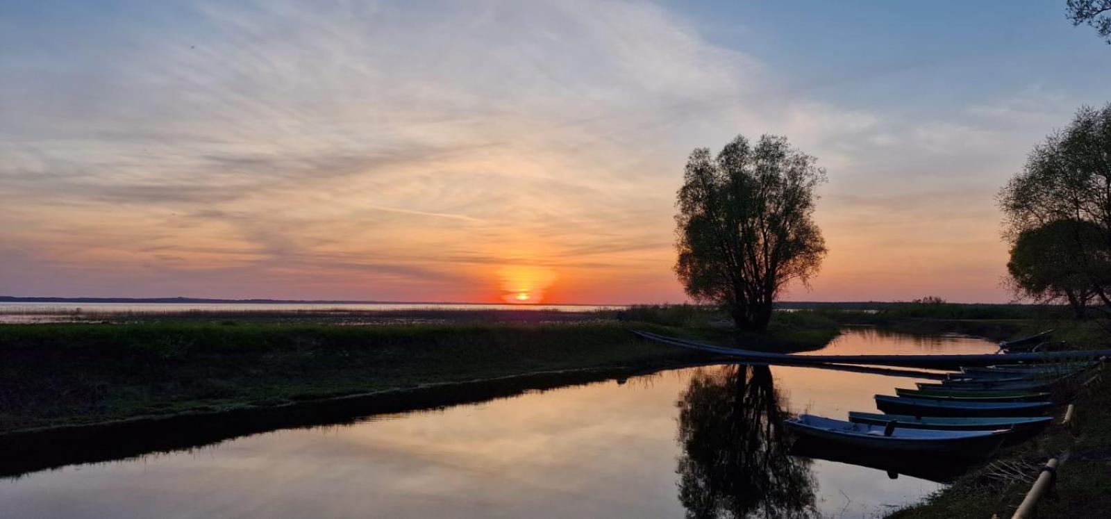 Kempings Ezerpriedes Burtnieki  Bagian luar foto