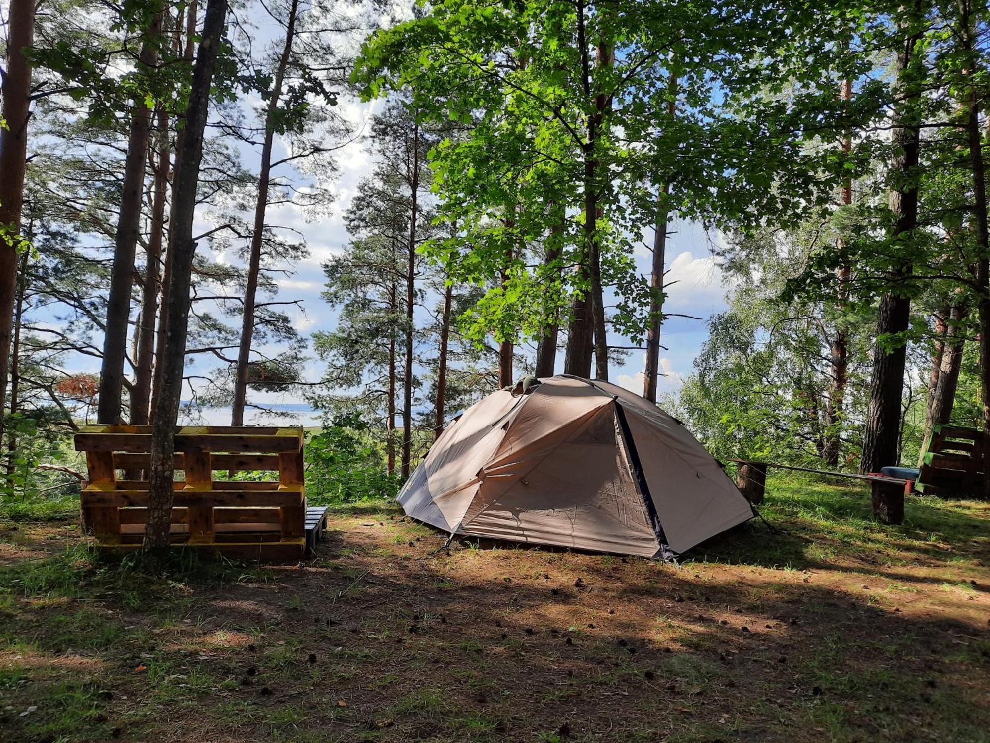 Kempings Ezerpriedes Burtnieki  Bagian luar foto