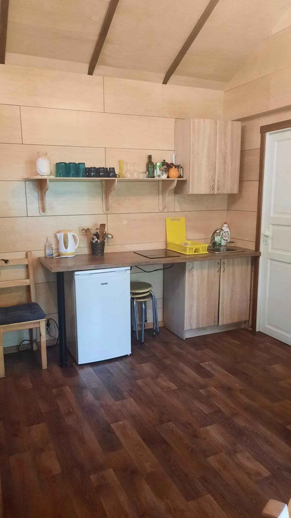 Kempings Ezerpriedes Burtnieki  Bagian luar foto