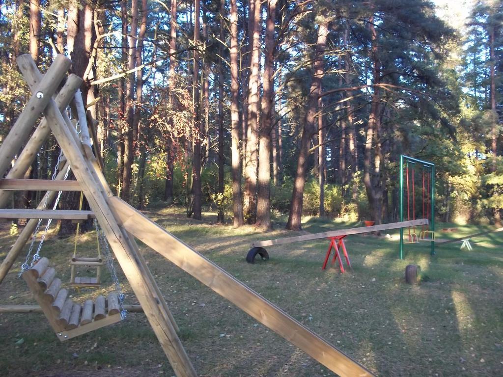 Kempings Ezerpriedes Burtnieki  Bagian luar foto