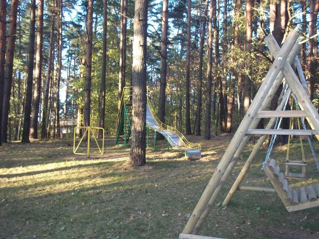 Kempings Ezerpriedes Burtnieki  Bagian luar foto